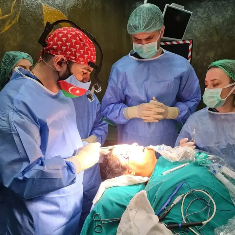 Who is a plastic surgeon? What does a plastic surgeon do?